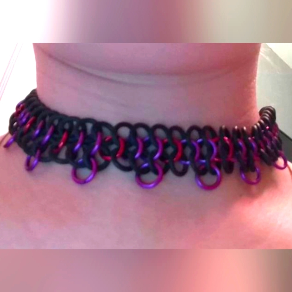 Stretchy chainmail choker
